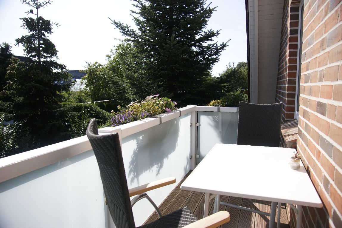 Balkon mit Gartenmöbeln